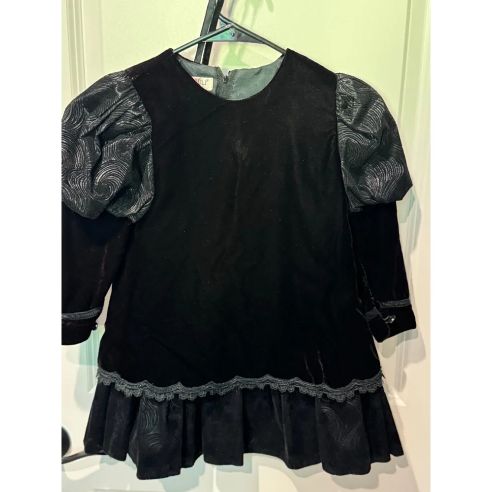 Girls Oranpi Formal Dress Size 5 Black Velvet with pouch purse
